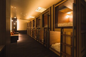 Caja de seguridad en la habitación, wifi gratis y ropa de cama 