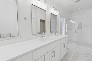 House, 5 Bedrooms | Bathroom | Towels - Inlet Blue (Panama City Beach)