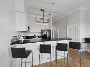 Appart'hôtel, 3 chambres | Cuisine privée