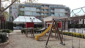 Outdoor dining - Sun City Apartments (Sunny Beach)