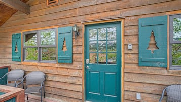 Condo, 2 Bedrooms | Property entrance