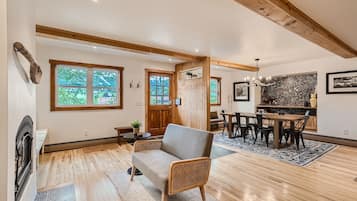 Condo, 2 Bedrooms | Living area | Smart TV