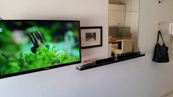 1 bedroom, blackout drapes, iron/ironing board, free rollaway beds