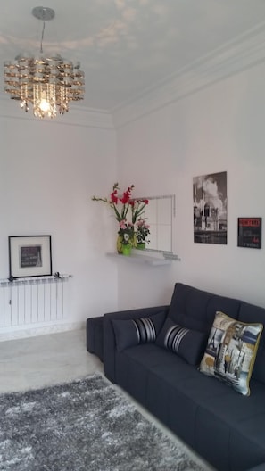 32-inch flat-screen TV with satellite channels, TV - Appartement Haut Standing Lac 2 (Tunis)