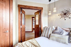 Condo, 3 Bedrooms | 3 bedrooms, laptop workspace, cots/infant beds, free WiFi