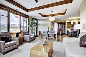 Condo, 3 Bedrooms | Living area