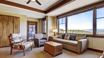 Condo, 1 Bedroom | Living area