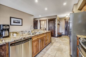 Appart'hôtel, 2 chambres | Cuisine privée