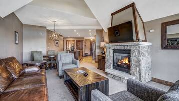 Living area | Flat-screen TV, DVD player