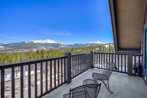 Condo, 2 Bedrooms | Property grounds