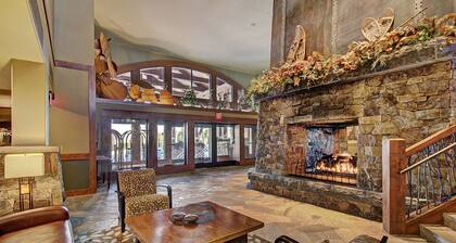 Luxury One Bedroom  At Base Of Peak 8! Condo by RedAwning
