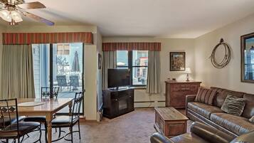 Condo, 1 Bedroom | Dining