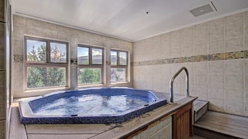 Apartment, 1 Schlafzimmer | Innen-Whirlpool