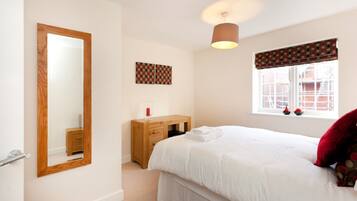 Apartemen, 2 kamar tidur | 2 kamar tidur, meja kerja, setrika/meja setrika, dan Wi-Fi gratis