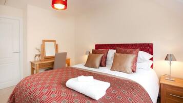Deluxe-Apartment, 2 Schlafzimmer | 2 Schlafzimmer, Bügeleisen/Bügelbrett, kostenloses WLAN