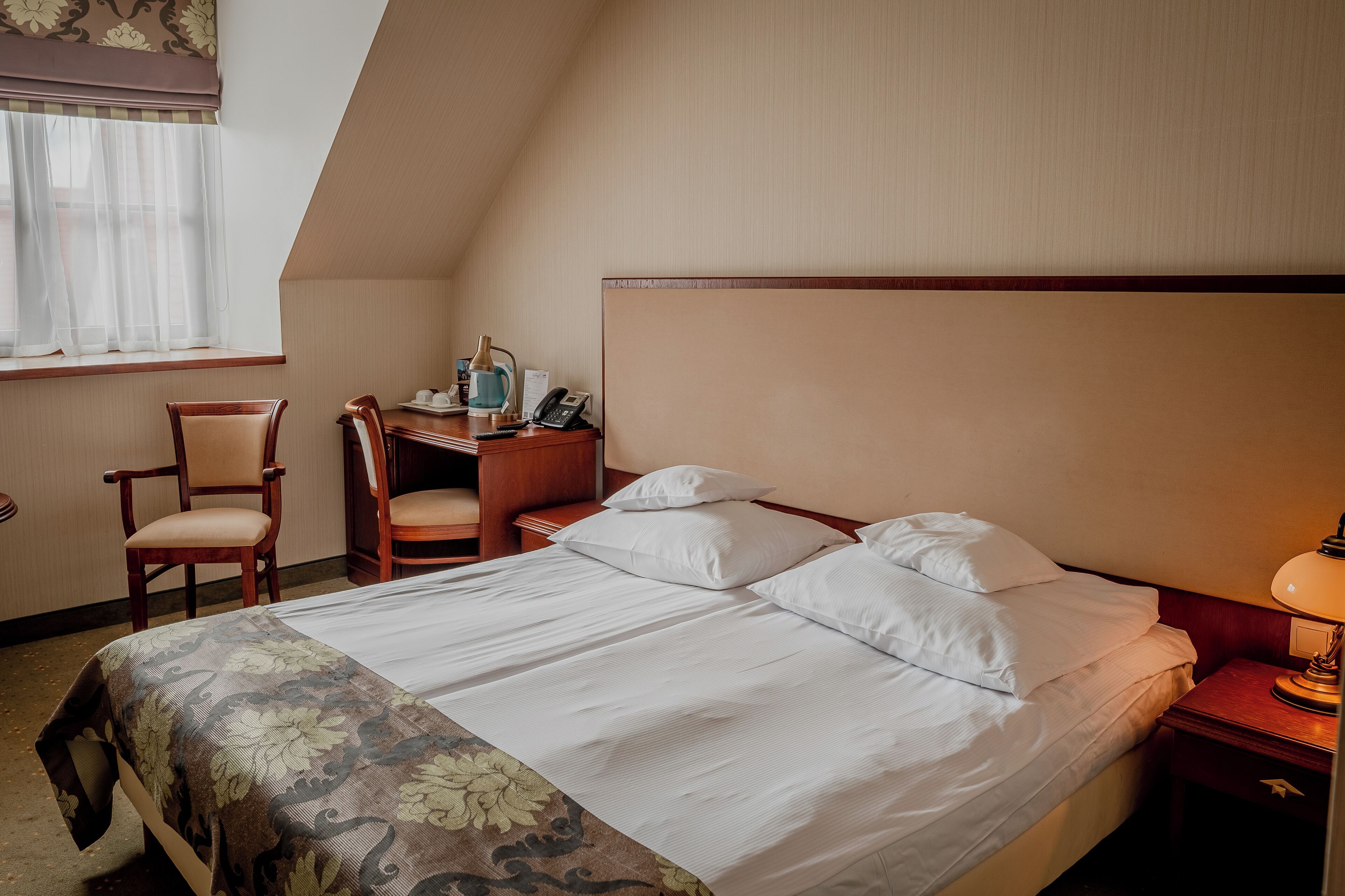 Habitació doble Deluxe, 1 llit doble | Roba de llit d'alta qualitat, minibar i caixa forta a l'habitació 