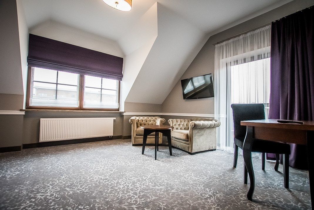 junior studio suite | living area | flat-screen tv