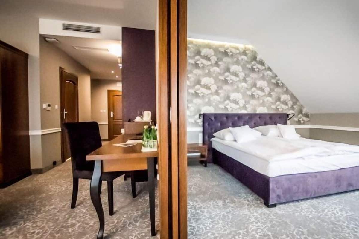 Junior Studio Suite | Premium bedding, minibar, in-room safe, desk