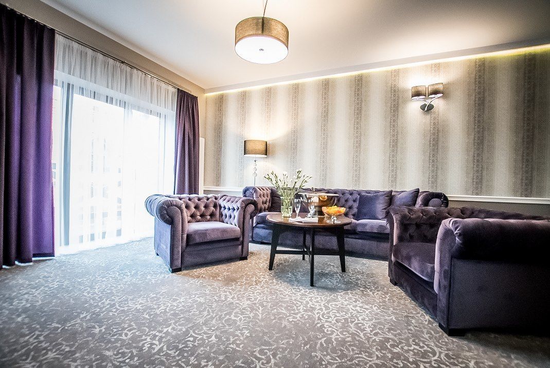 junior studio suite | living area | flat-screen tv