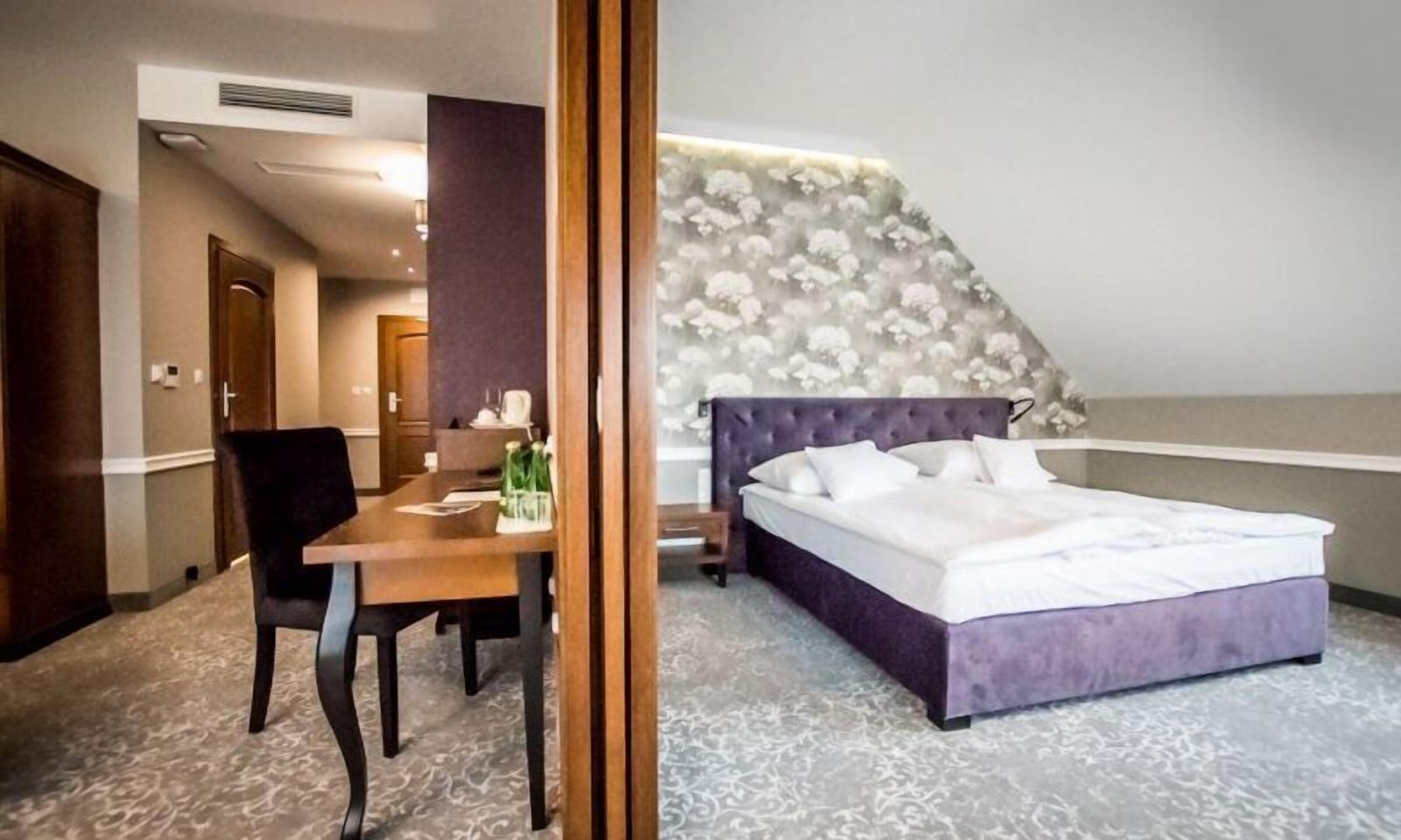 Ropa de cama de alta calidad y minibar 