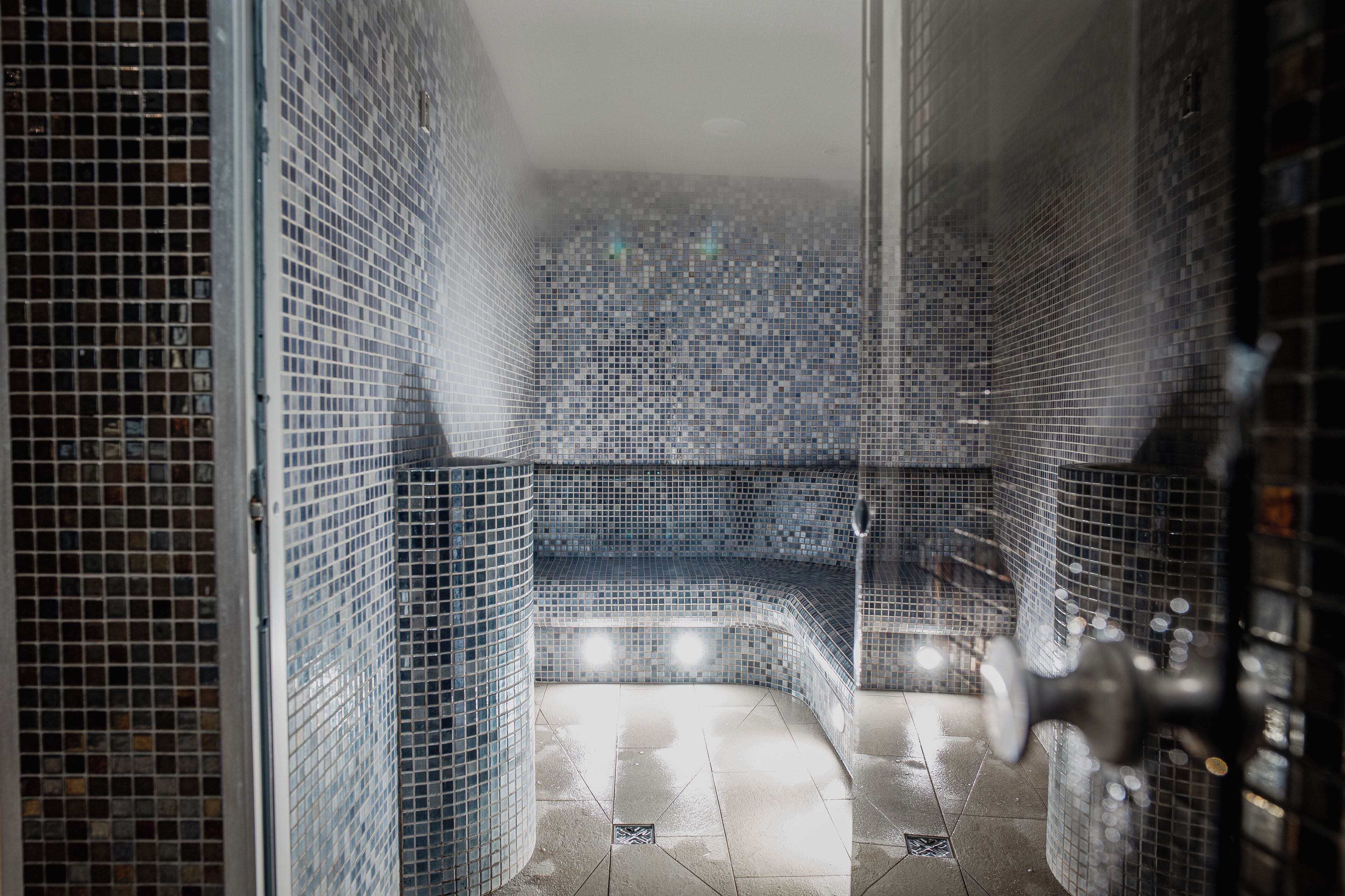 Couples treatment room(s), body treatments, body scrubs, facials