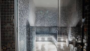 Couples treatment room(s), body treatments, body scrubs, facials