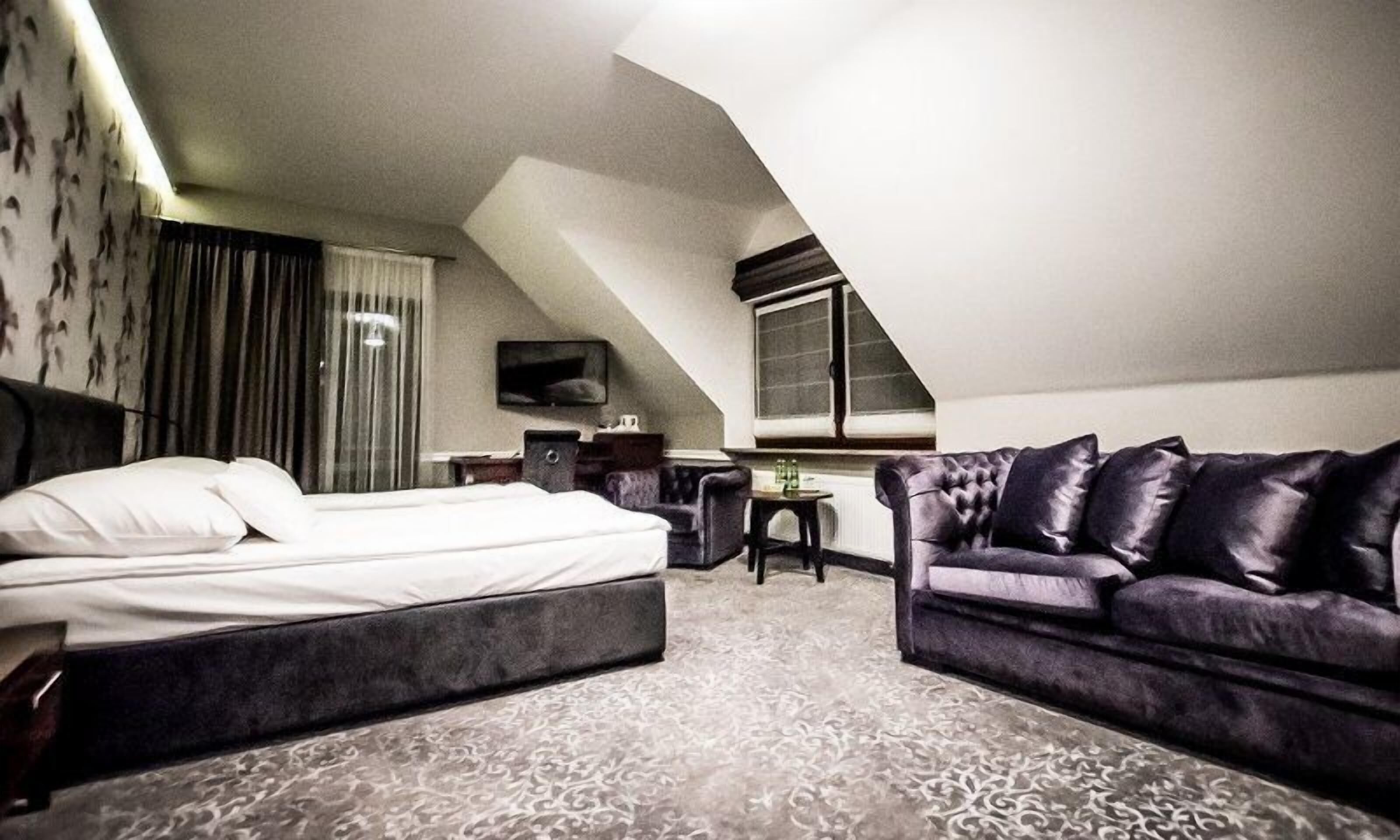 Ropa de cama de alta calidad y minibar 