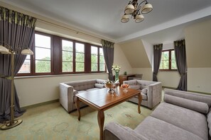 Appartement, 1 grand lit | Literie de qualité supérieure, minibar, coffres-forts dans les chambres