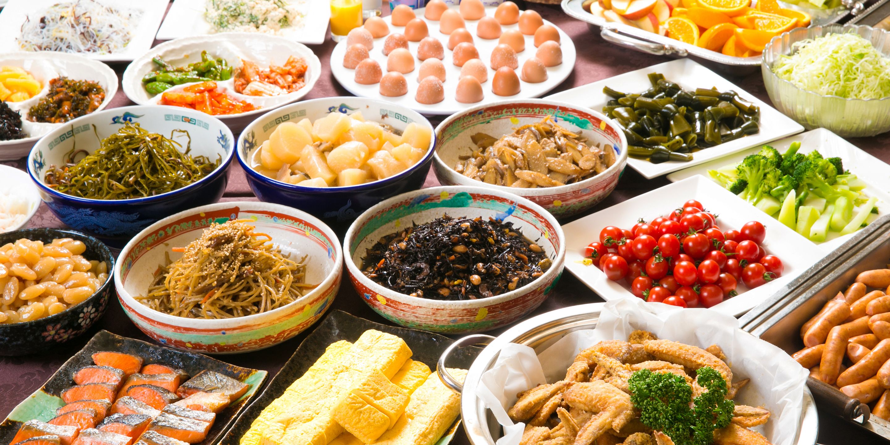 Daily buffet breakfast (JPY 890 per person)
