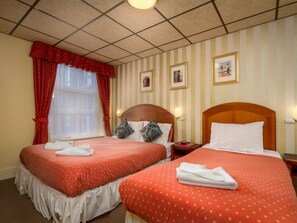 Triple Room, Ensuite | WiFi - The Oak Lea Hotel (Blackpool)