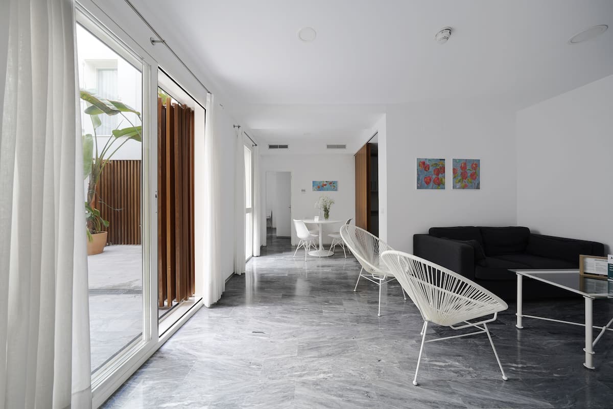 Deluxe Studio | Living area