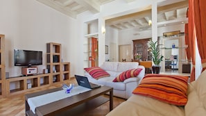 Appartement Panoramique, 1 chambre | Salle de séjour | Télévision à écran plat