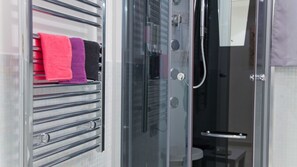 Bathroom shower - Rental in Rome Quirinale (Rome)