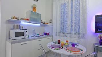 Apartment, 1 Bedroom | Private kitchenette | Fridge, microwave, stovetop, espresso maker