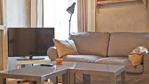 Leilighet, 1 soverom | Oppholdsrom | Flatskjerm-TV
