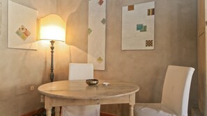 Apartment, 1 Schlafzimmer | Wohnbereich | Flachbildfernseher