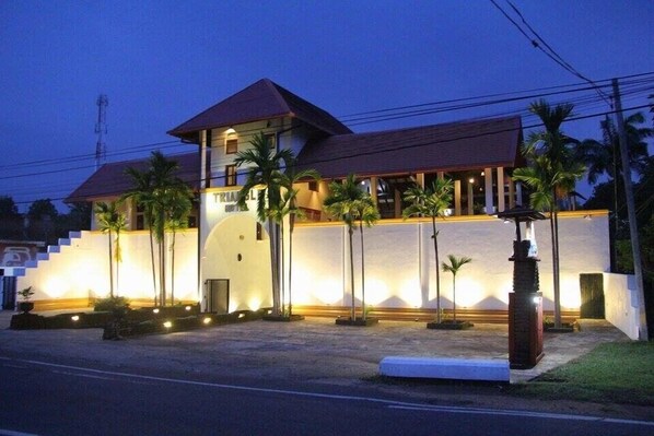 Front of property - The Triangle Hotel (Anuradhapura)