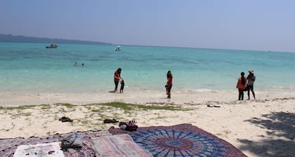 Gold India Beach Resort