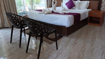 Royal Suite Room | Premium bedding, minibar, desk, bed sheets