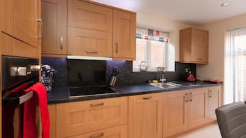 Townhome, 3 Bedrooms | Private kitchen