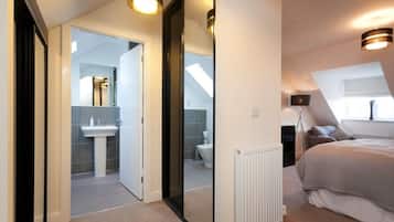 Townhome, 3 Bedrooms | 3 bedrooms, desk, iron/ironing board, free WiFi