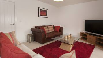 Apartment | Wohnbereich | Fernseher