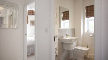 Appartement | Badkamer | Gratis toiletartikelen, een haardroger, handdoeken, shampoo