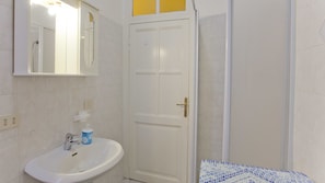 Apartment, 3 Bedrooms | Bathroom