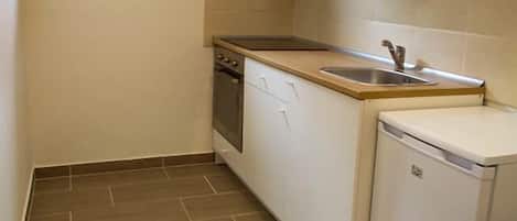 Standard Quadruple Room | Soundproofing, iron/ironing board