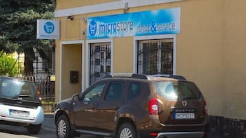 Vista frontal de la propiedad