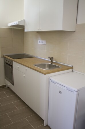 Frigorífico y hervidor eléctrico