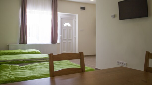 Standard Triple Room | Soundproofing, iron/ironing board - Microstore Airport Panzio (Vecsés)