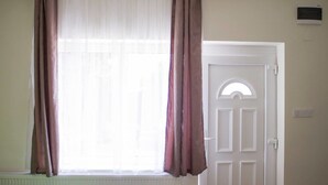 Standard Quadruple Room | Soundproofing, iron/ironing board - Microstore Airport Panzio (Vecsés)