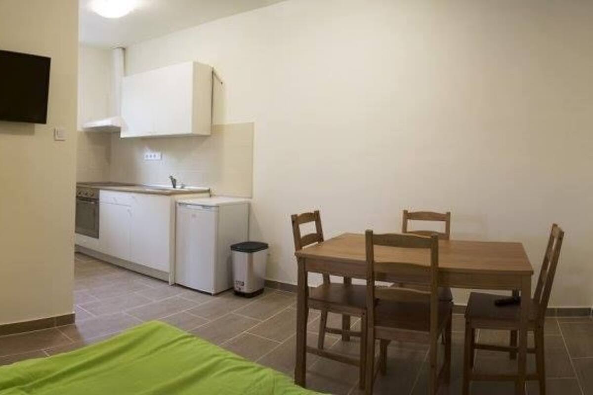 Standard-Vierbettzimmer | Schallisolierte Zimmer, Bügeleisen/Bügelbrett